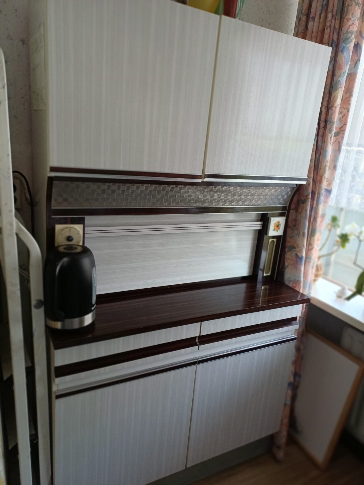 buffet kast, Ophalen
