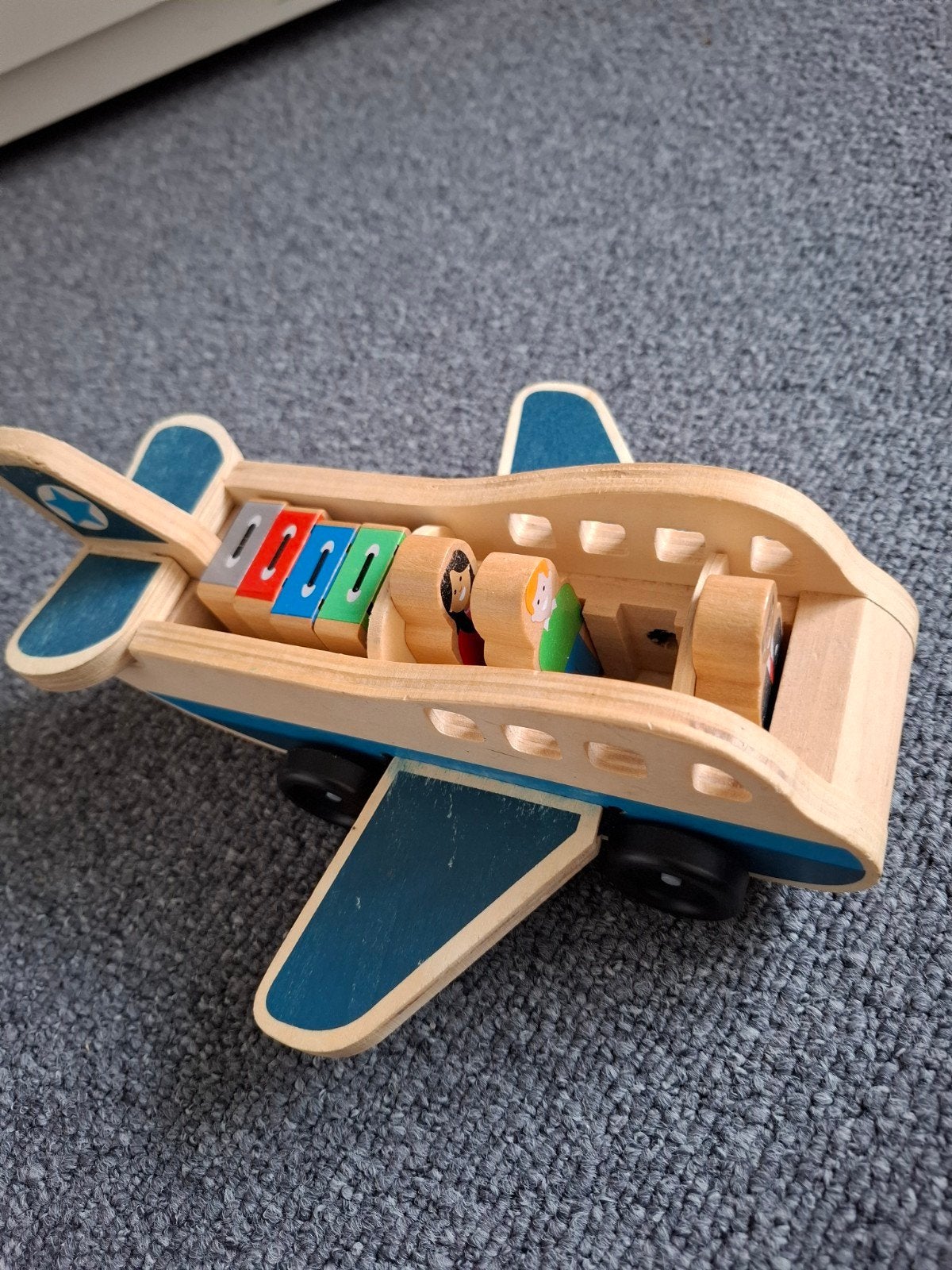 Houten vliegtuigje met inhoud, Ophalen, Gebruikt
