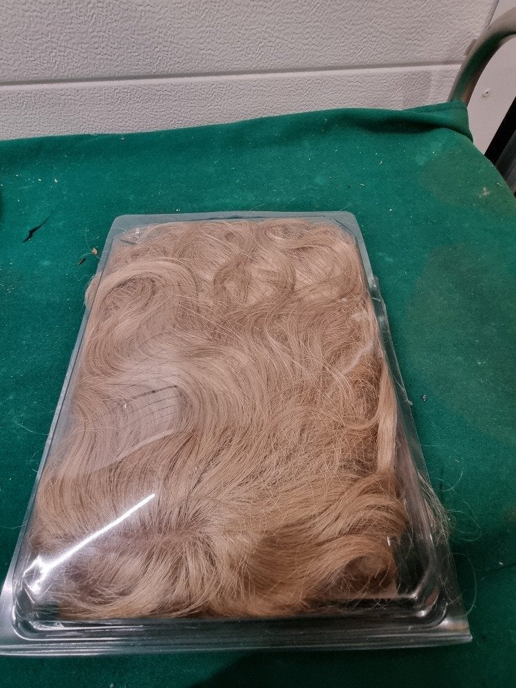 pruik blond lang haar krullend, Ophalen of Verzenden, 'T Olde Gre-j, Info@toldegrej.nl, Endepoelstraat 20f Didam