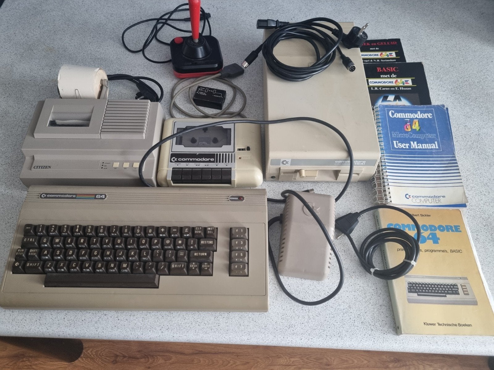Complete Commodore 64 set met accessoires en boeken, Ophalen of Verzenden, Commodore C64