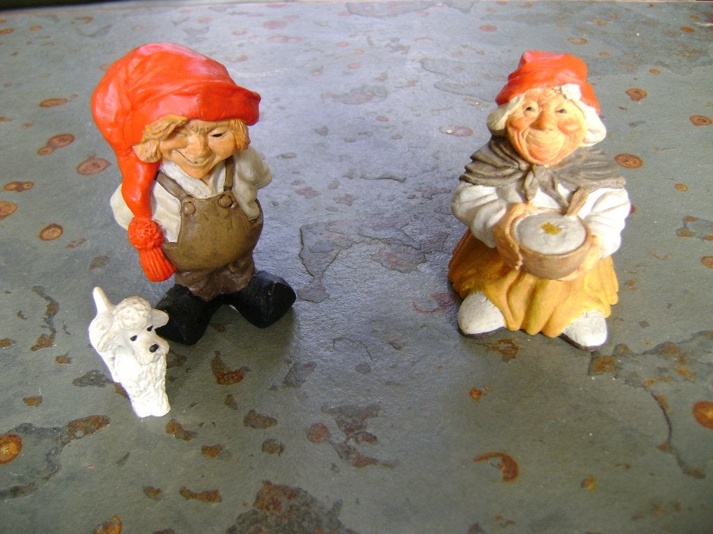 2 kabouters Keramiek en een hondje, Ophalen of Verzenden, Zo goed als nieuw, Overige typen