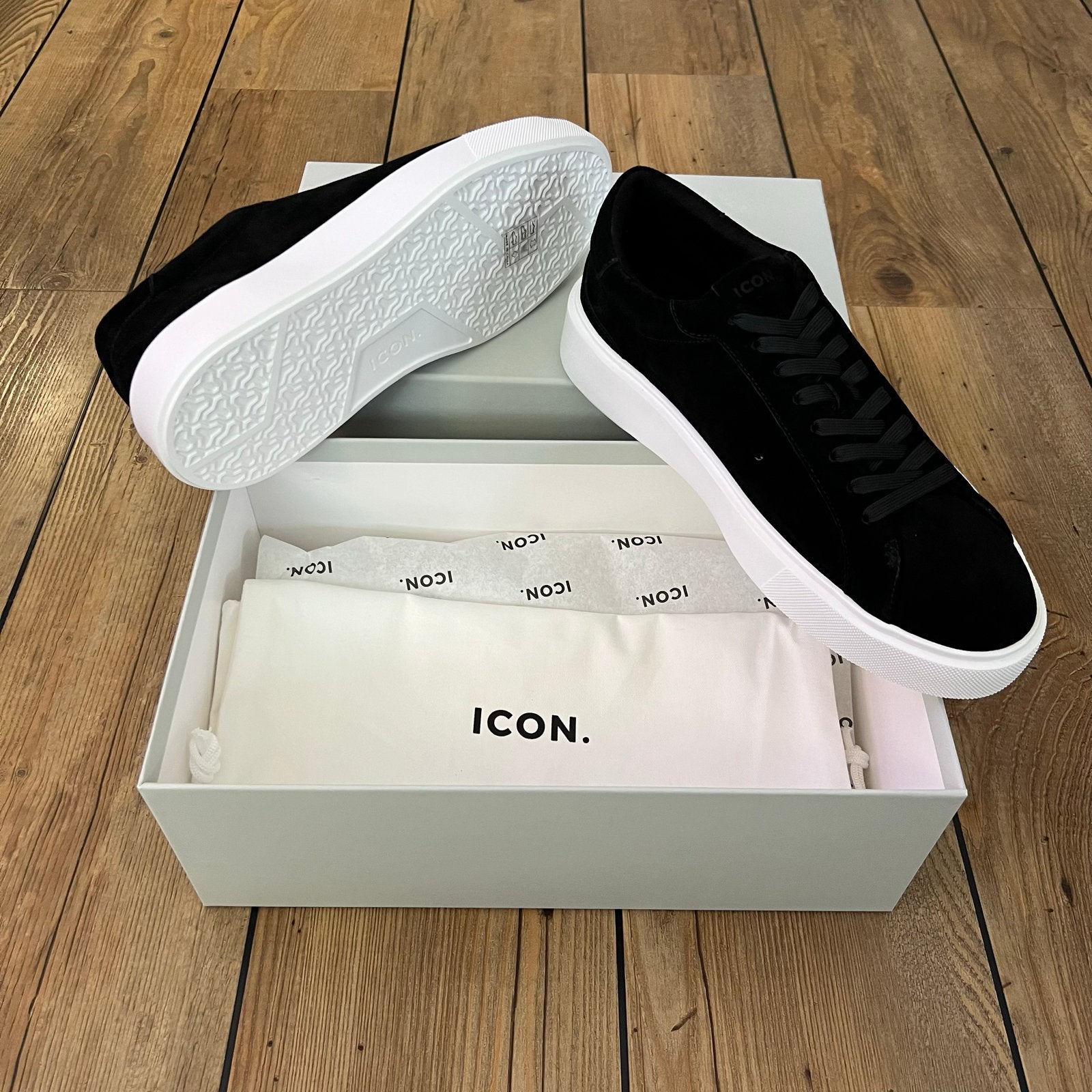 Nieuwe ICON zwarte suède sneakers - Maat 45, Zwart, Nieuw, Ophalen of Verzenden, Sneakers of Gympen