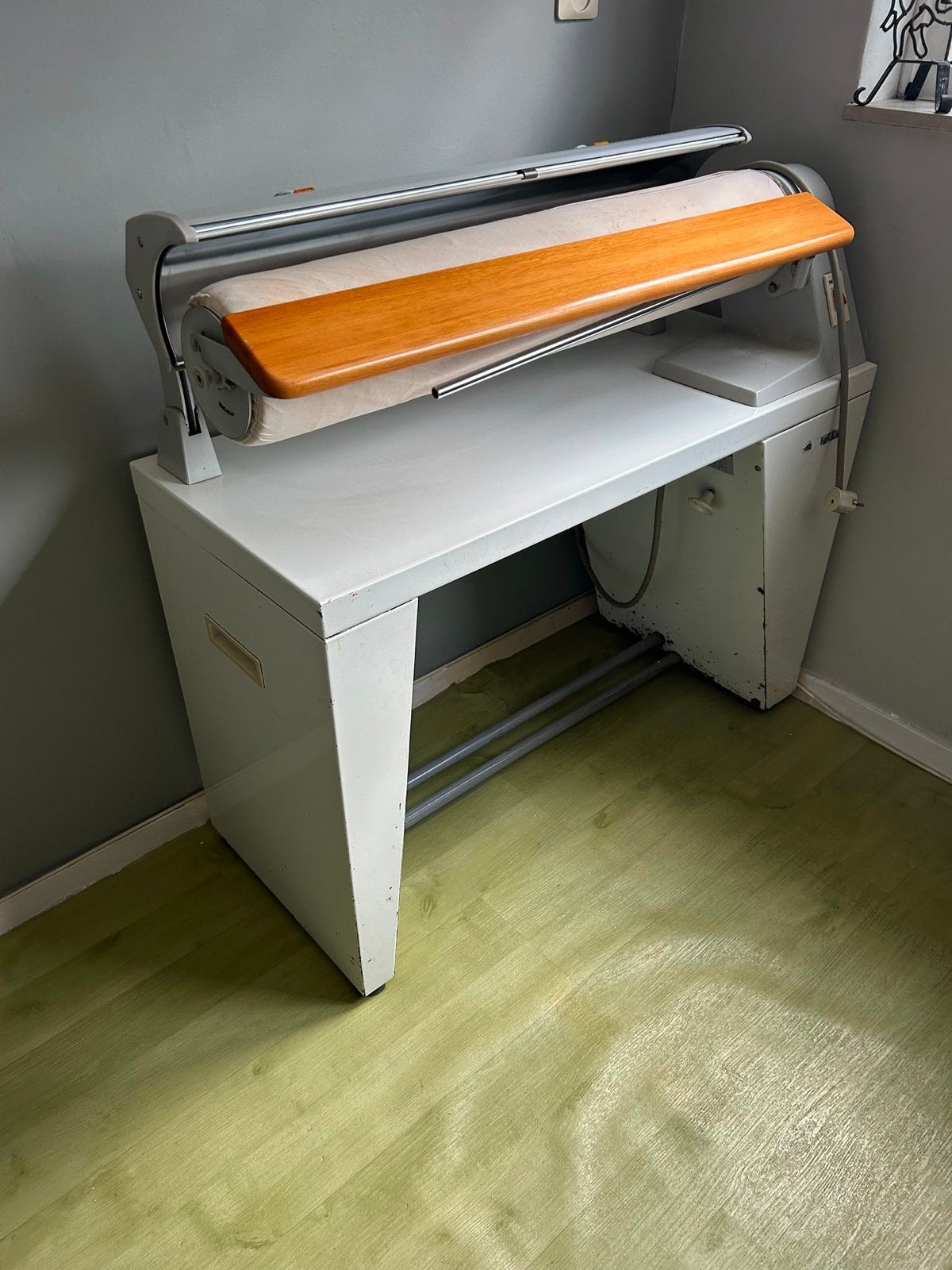 50 jaar oude Miele strijkmachine: werkt perfect, Ophalen, Gebruikt