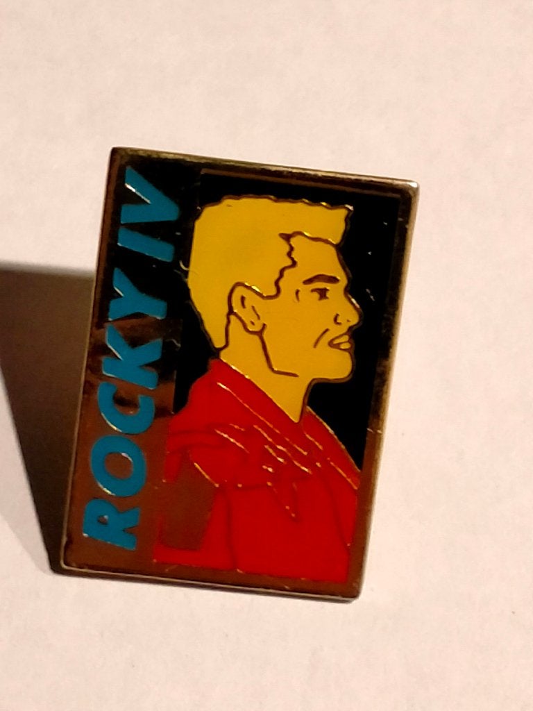 Rocky 4 Sylvester Stallone vintage tv film logo pin RARE, Verzamelen, Verzenden, Gebruikt, Overige onderwerpen