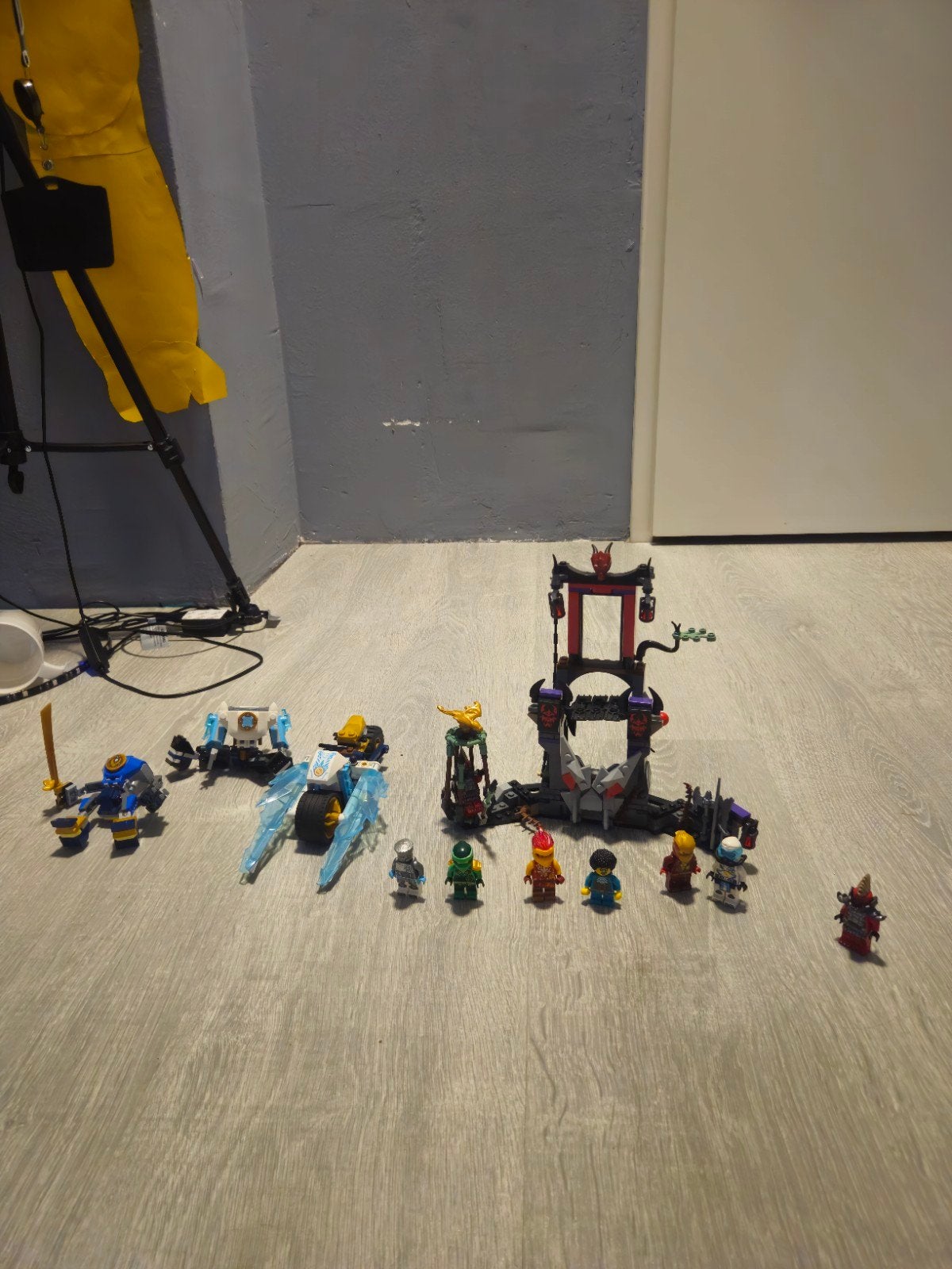 Grote LEGO Ninjago set met tempel en diverse voertuigen, Ophalen