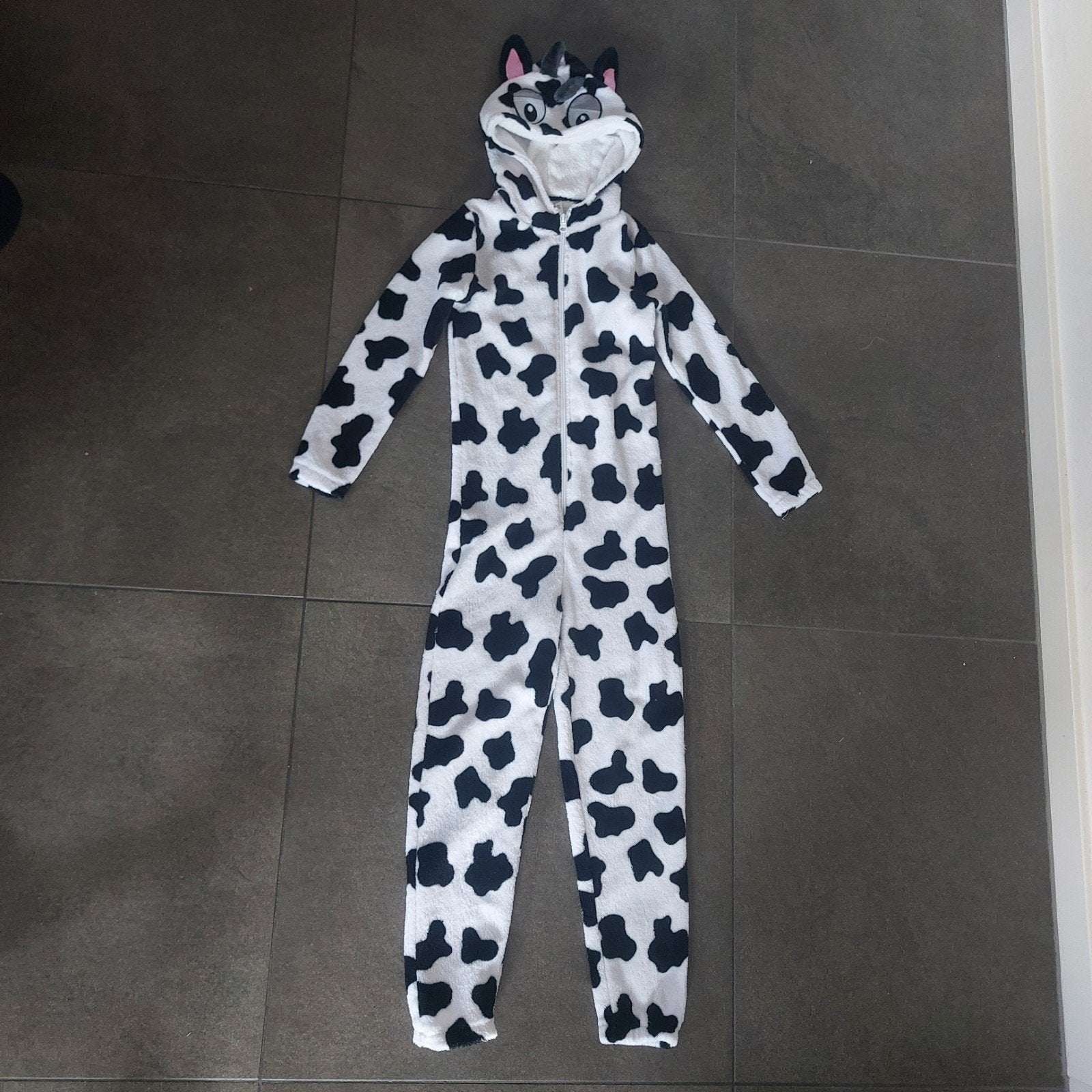 koeienpak onesie, mt 122/128. €10, Ophalen, Zo goed als nieuw, 122 t/m 128, Jongen of Meisje