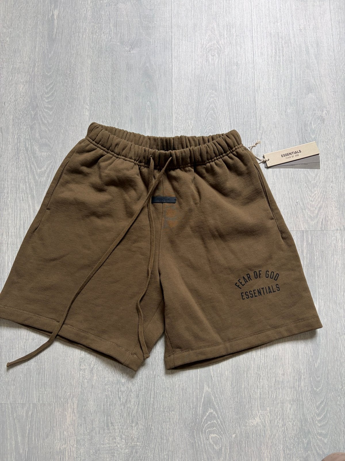 Essentials Fear of God korte broek olijfgroen XS (valt als S, Ophalen of Verzenden, Nieuw, Maat 46 (S) of kleiner, Groen