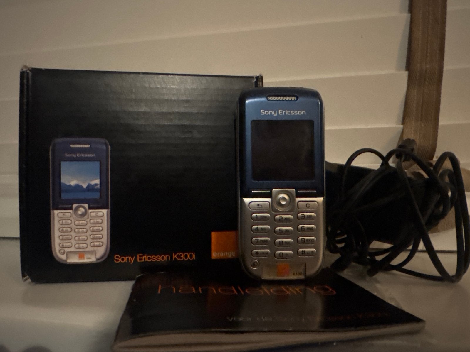 Nieuwe Sony Ericsson K300i met oplader en handleiding, Ophalen, Blauw, Overige systemen, Fysiek toetsenbord