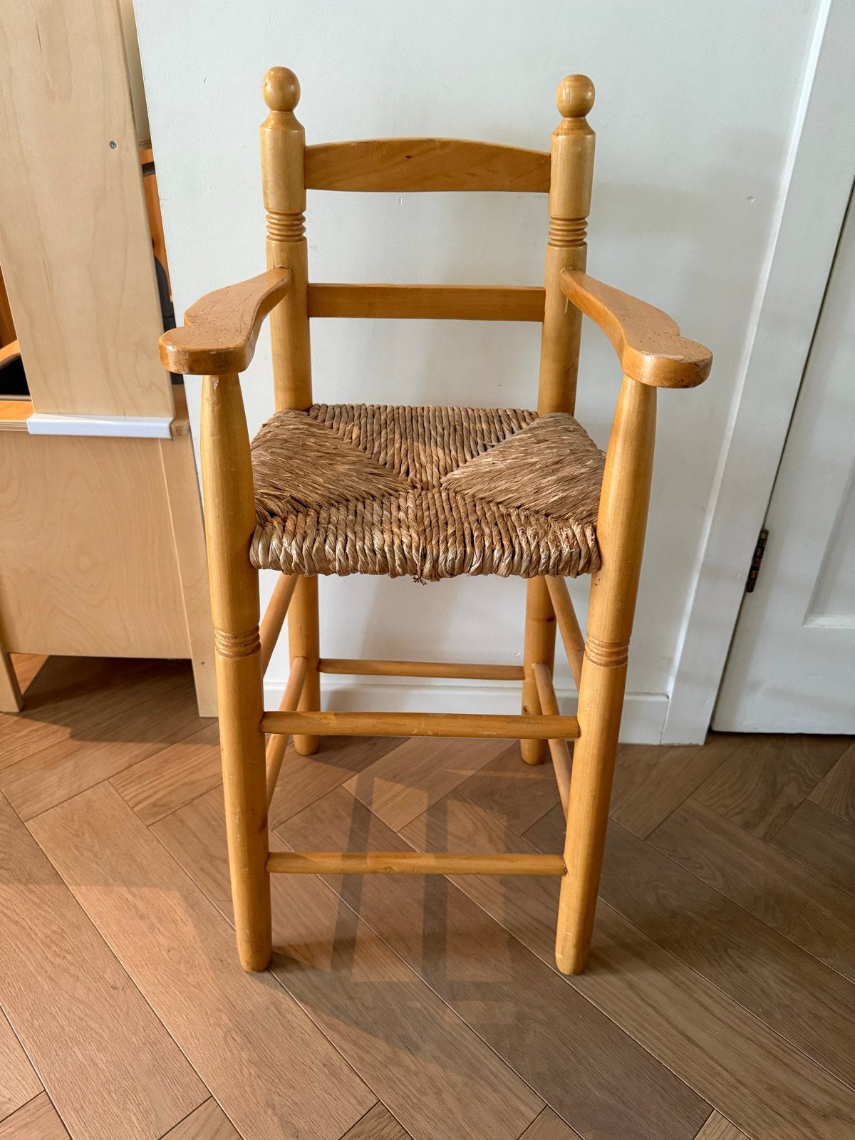 Houten kinderstoel met rieten zitting, Ophalen