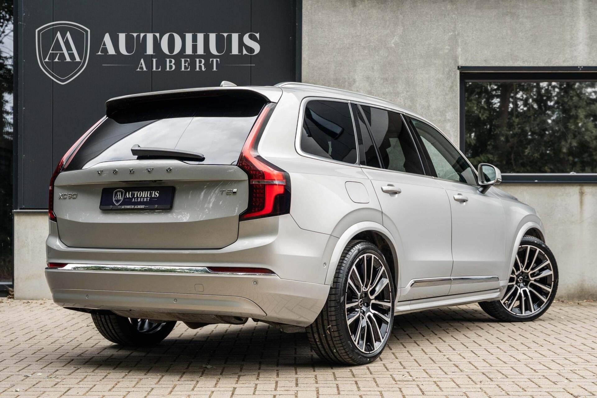 Volvo XC90 T8 Plus Bright B&W Pano Lucht 360 HUD Trek 22", Gebruikt, Zwart, 4 cilinders, 1969 cc