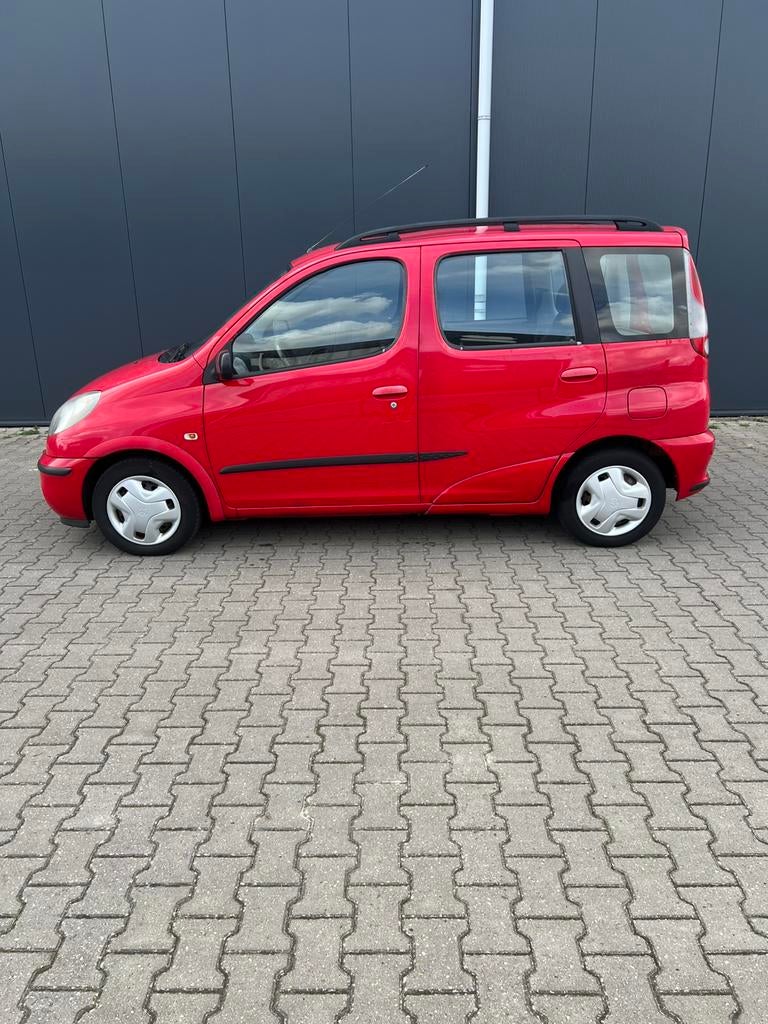 Toyota Yaris Verso 1.3 16V Vvti Linea SOL AUT 2000 Rood, Auto's, Toyota, 1299 cc, 40 €/maand, 4 cilinders, 400 kg