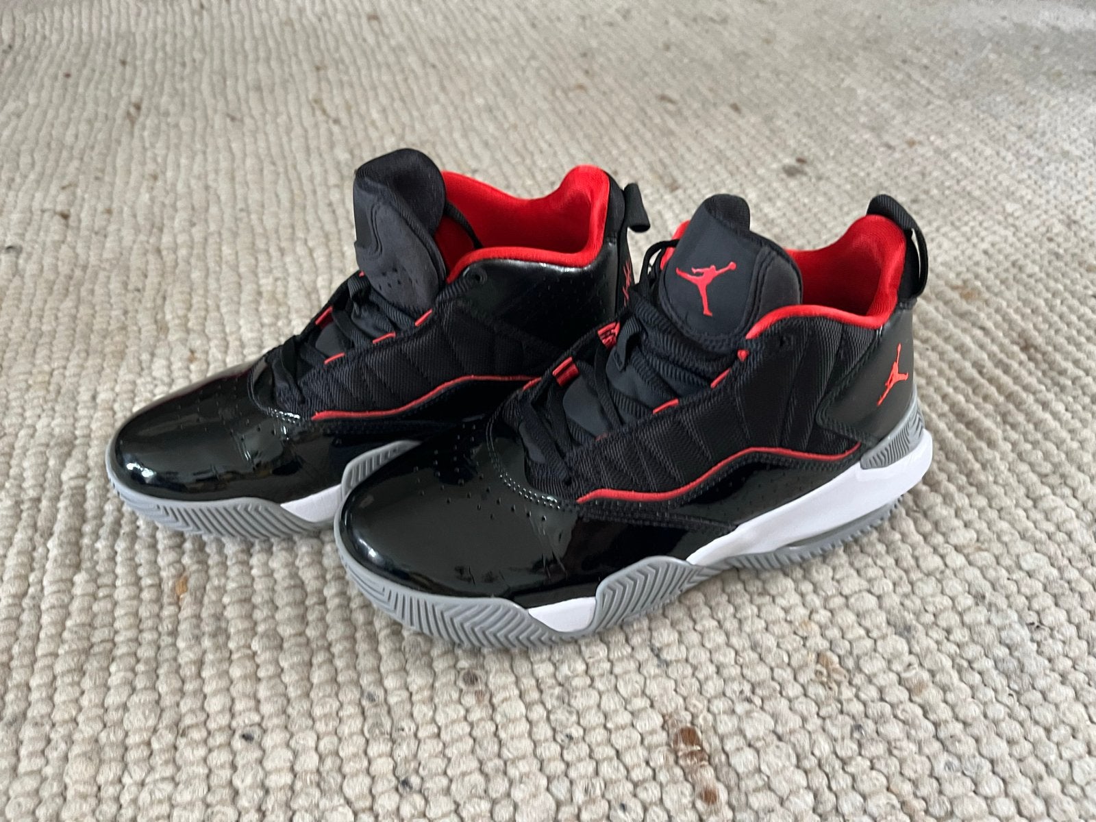 Jordan Stay Loyal Black Chile Red Wolf Grey Sneakers Maat 36, Ophalen of Verzenden, Nieuw, Jongen of Meisje, Schoenen