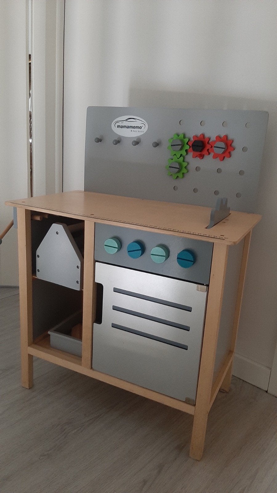 Mamamemo houten werkbank voor kinderen met gereedschap, Ophalen, Gebruikt, Meubelstuk of Keukentje