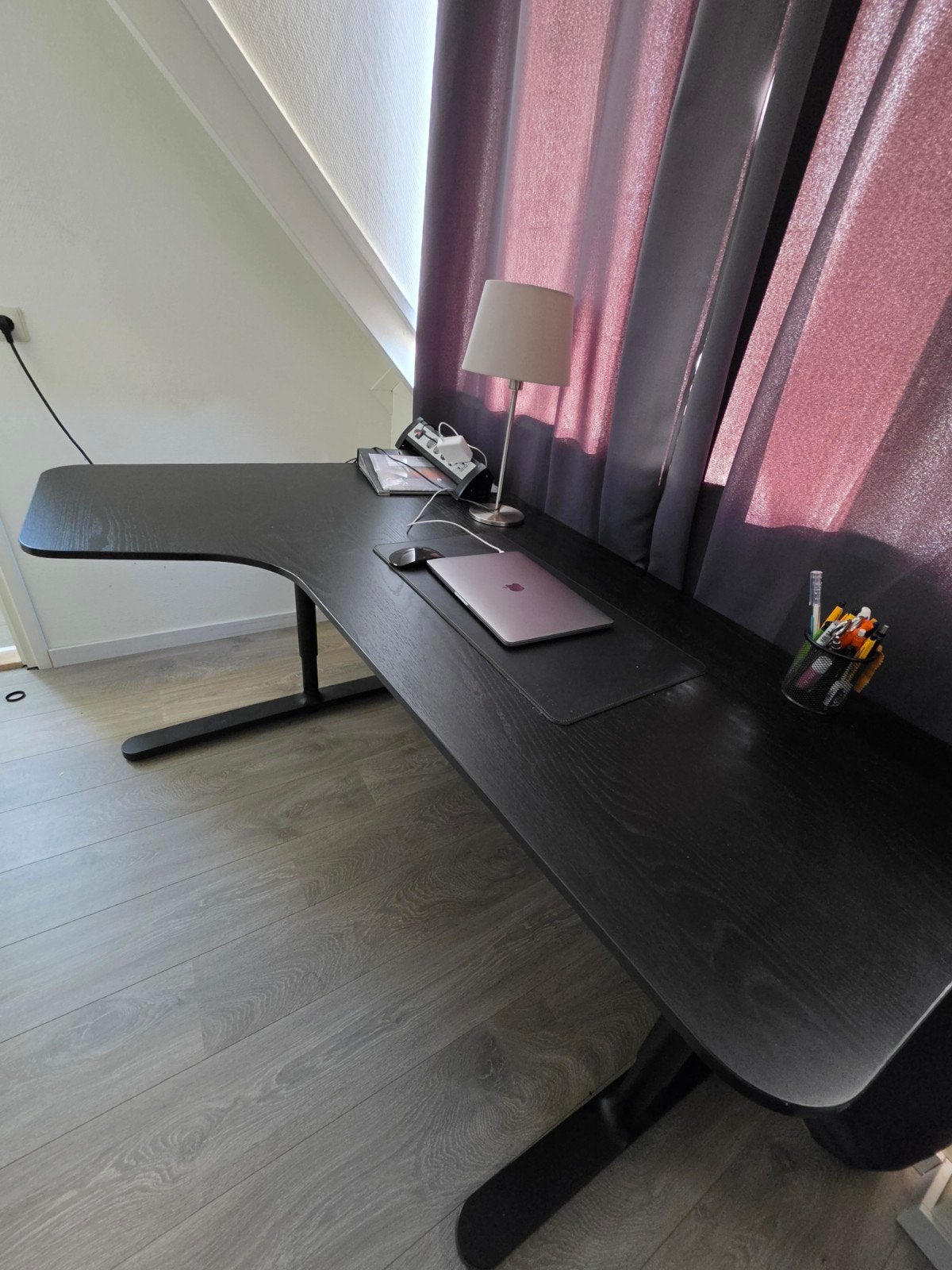 Zgan IKEA Bekant hoekbureau 1.60 breed, Ophalen, Kabelgoot, Hoekbureau, Zo goed als nieuw