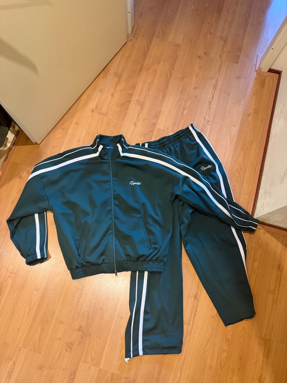 EQUALITÉ Trainingspak Groen - Maat XL/L, Kleding | Heren, Maat 56/58 (XL), Ophalen of Verzenden, Zo goed als nieuw, Groen