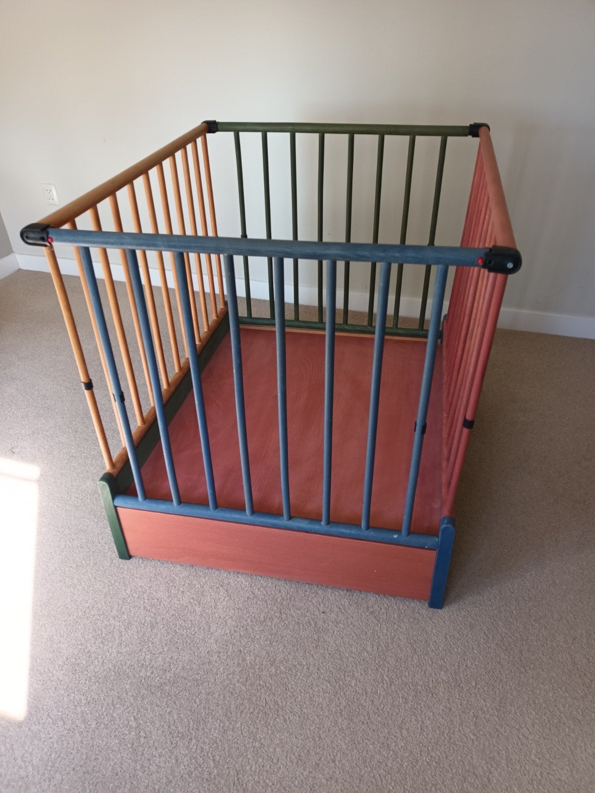 Mooie houten babybox, Kinderen en Baby's, Boxen, Ophalen of Verzenden, Zo goed als nieuw