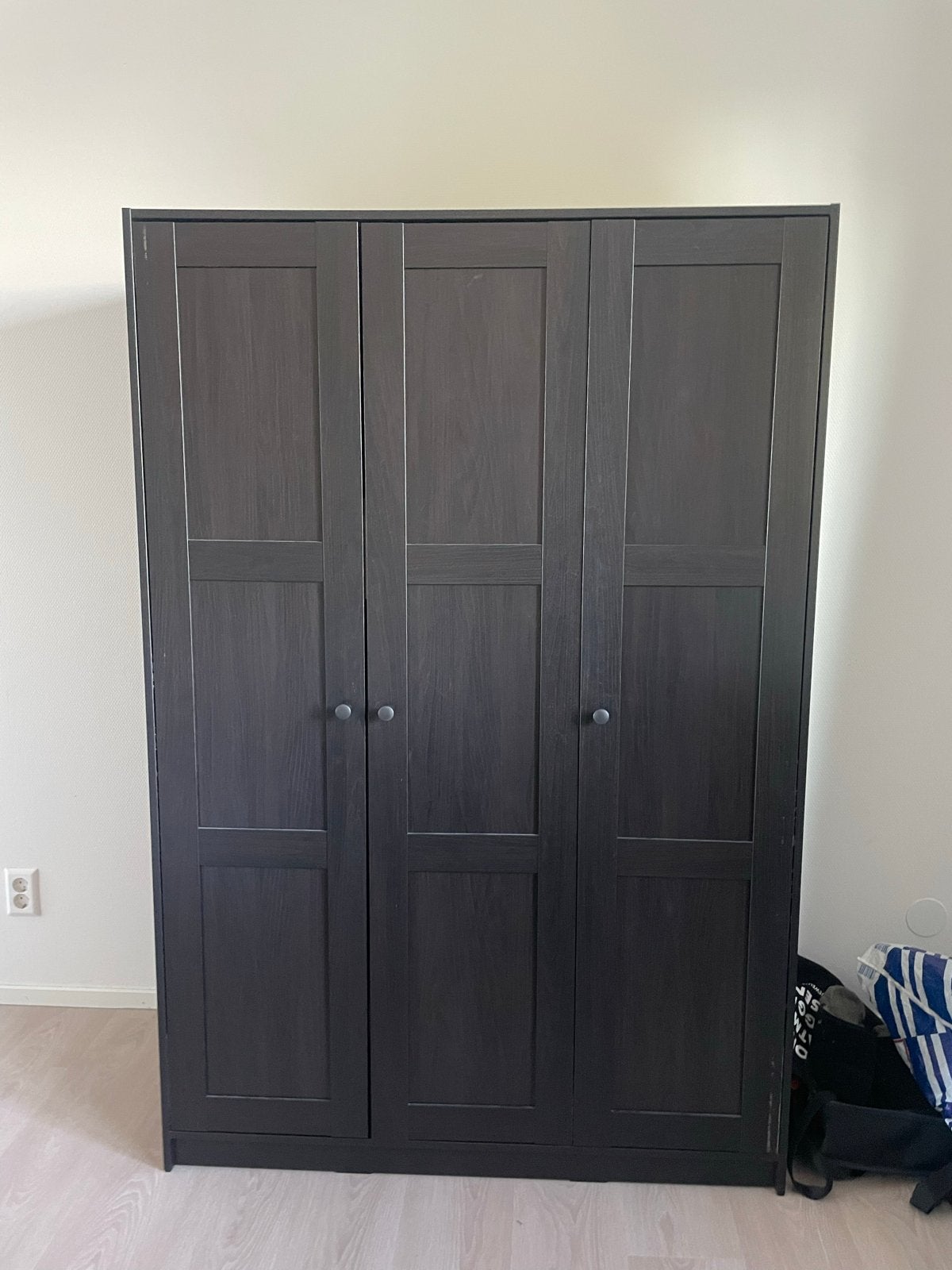 IKEA RAKKESTAD Kledingkast met 3 deuren, zwartbruin, Ophalen, 100 tot 150 cm, Zo goed als nieuw, 150 tot 200 cm