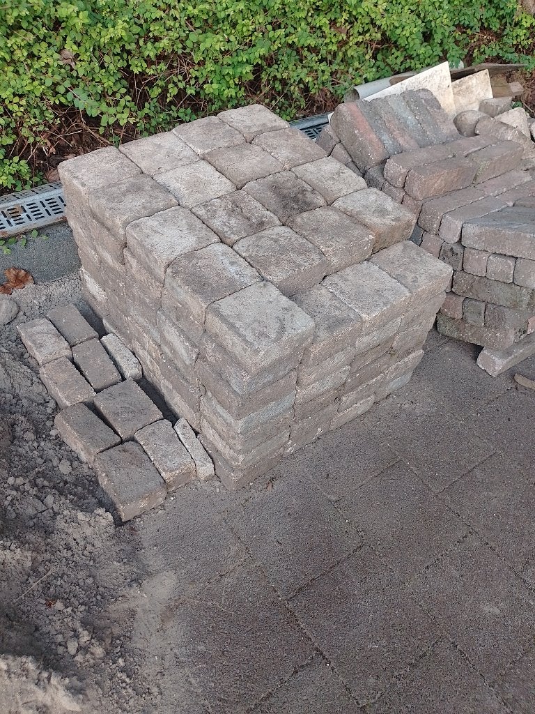 137 gele Terrasstenen vierkant (14x14), Tuin en Terras, Ophalen, Gebruikt, Minder dan 5 m², Beton