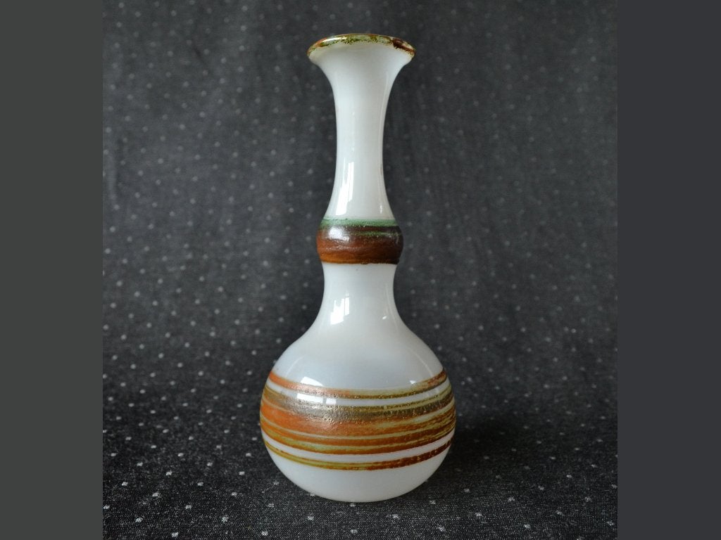 Wit mondgeblazen vaasje / flesje van opaal glas, Duitsland, Ophalen of Verzenden