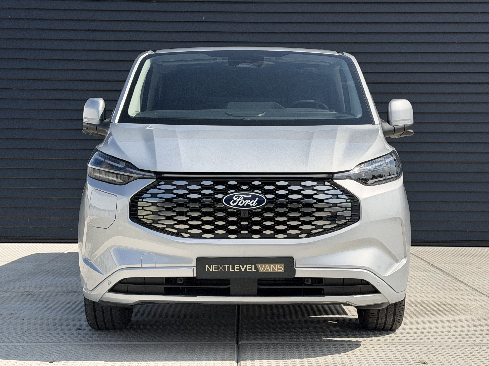 Ford e-Transit Custom Tourneo 340 L2H1 Titanium 65 kWh | 360, Auto's, Achterwielaandrijving, Gebruikt, 24 min, 4 km/l