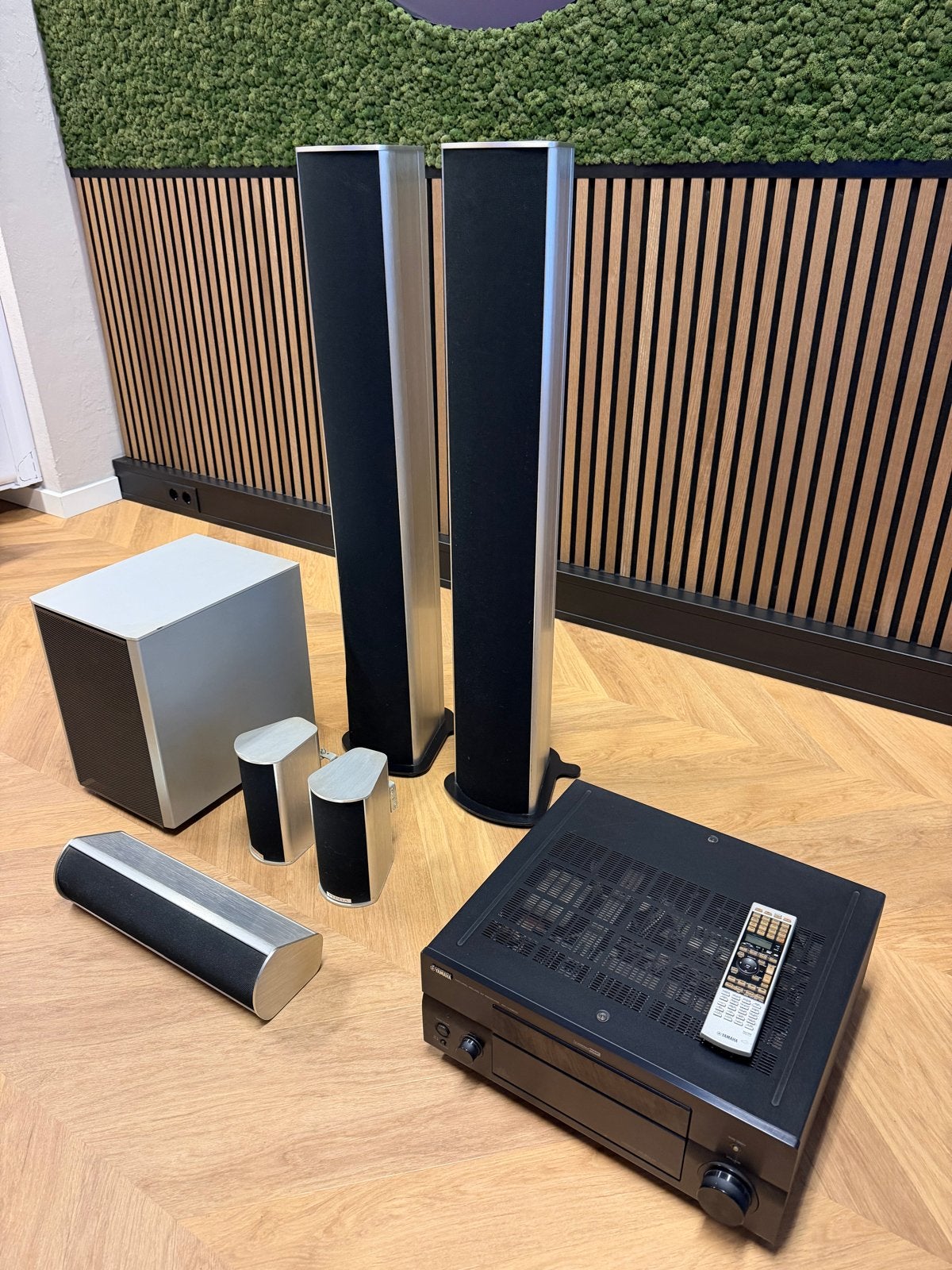 Complete 5.1 Home Cinema Set met Yamaha Receiver en Piega Sp, Losse componenten, Zo goed als nieuw, Speakers, Ophalen