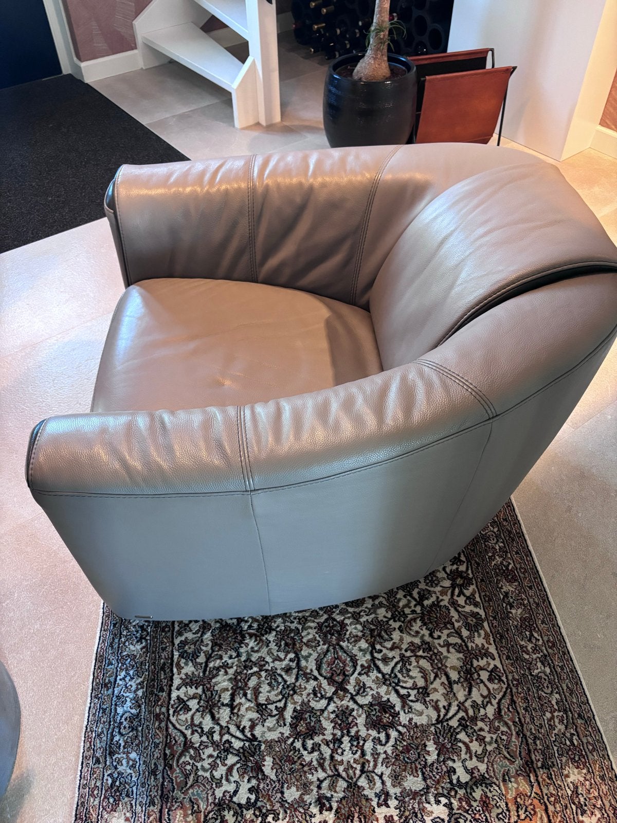Leren fauteuil op draaivoet-merk Natuzzi, Huis en Inrichting, Ophalen, Gebruikt, 75 tot 100 cm, Leer