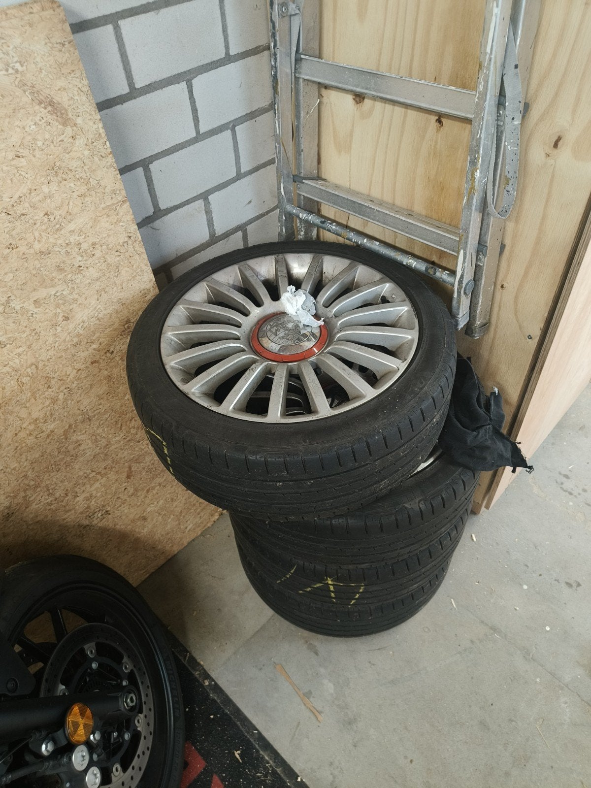 Fiat abarth Velgen met Banden - 17 inch, Ophalen, Gebruikt, Banden en Velgen, 17 inch