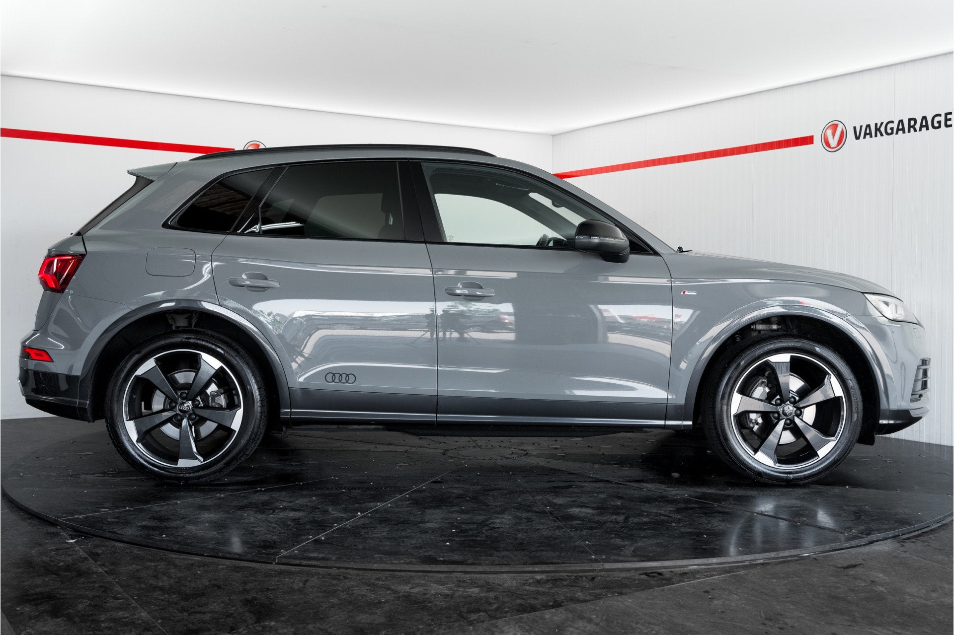 Foto 8 van Audi Q5 2.0 TFSI quattro Launch Edition 252 pk 3x S Line, 20