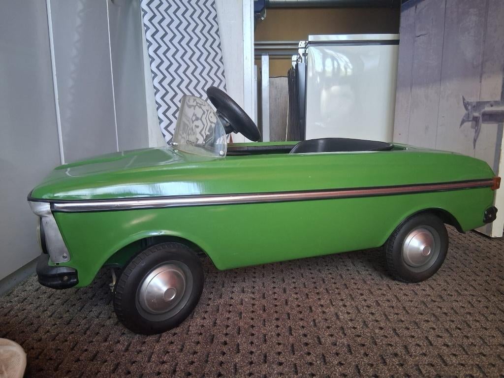 Vintage Moskvich trapauto Antiek speelgoed € 350, Ophalen