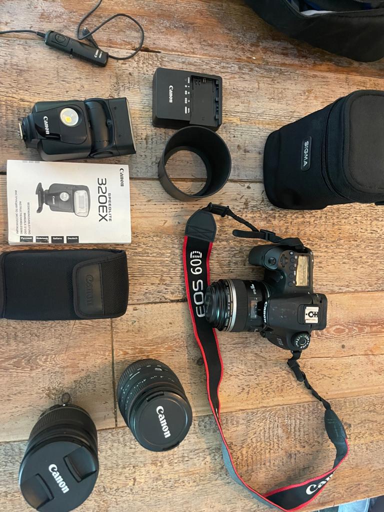 Complete set: Canon 60D met lenzen, flitser en toebehoren, Gebruikt, Spiegelreflex, Canon, Ophalen of Verzenden