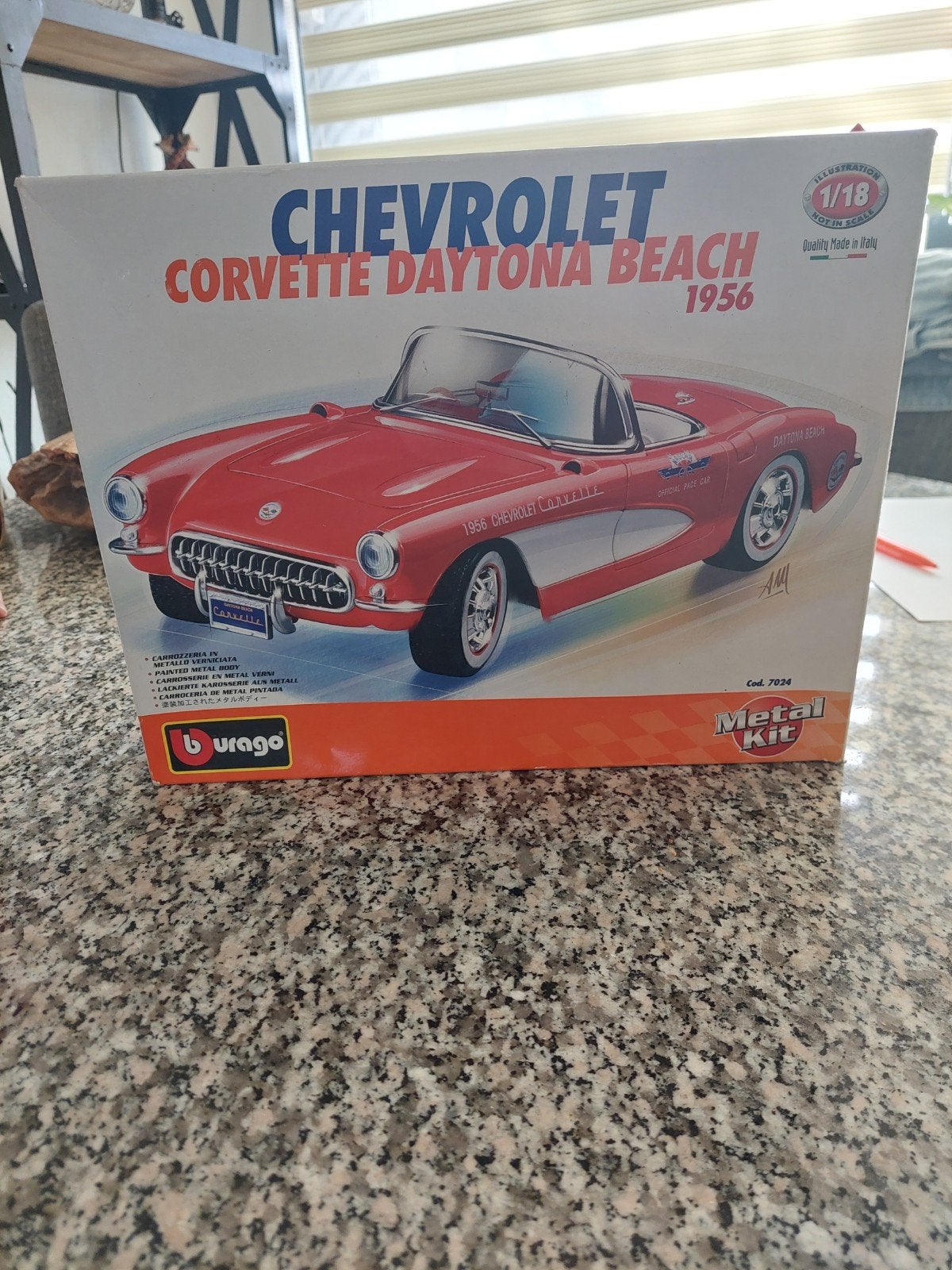 Bburago 1/18 CHEVROLET CORVETTE DAYTONA BEACH 1956 METAL KIT, Hobby en Vrije tijd, Overige merken, Auto, 1:32 tot 1:50, Ophalen of Verzenden