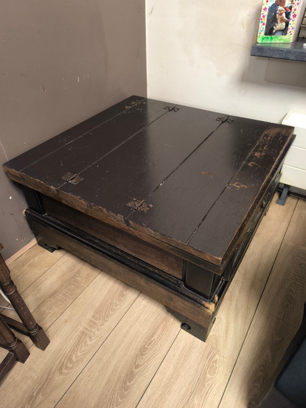 Robuuste houten salontafel met opbergruimte & lade, Ophalen, Gebruikt, 100 tot 150 cm, Koloniaal