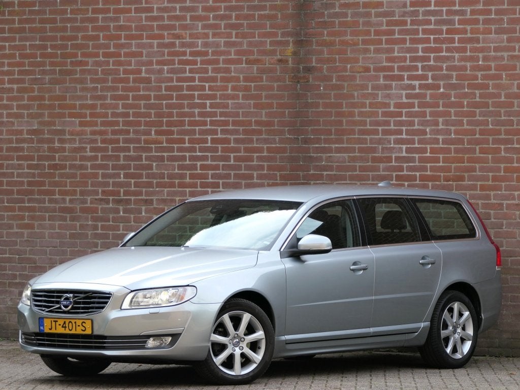 Volvo V70 T4 AUT Polar Navi / Xenon / Trekhaak / Bluetooth, Gebruikt, 1969 cc, 1600 kg, 93 €/maand