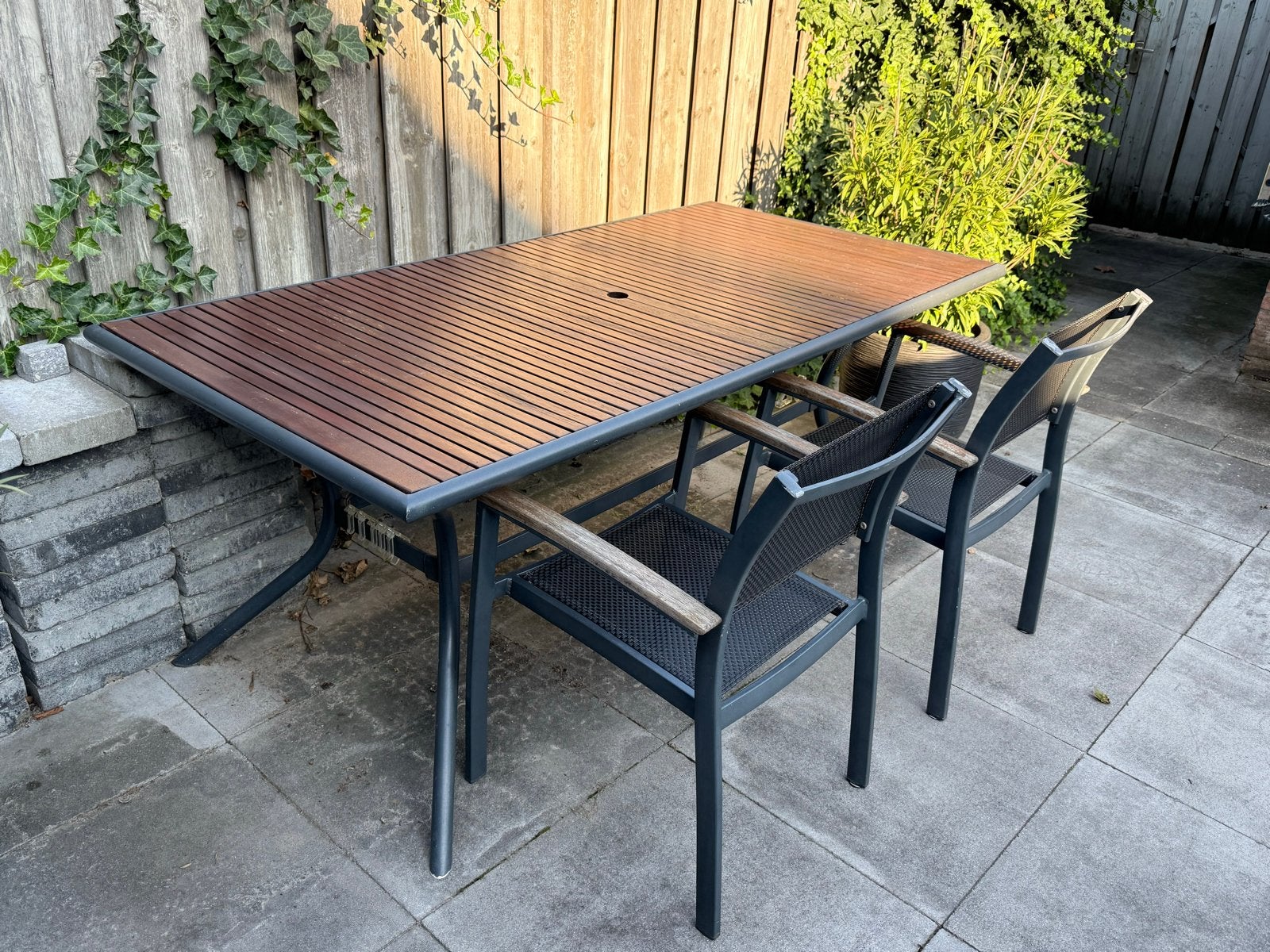 Foto 3 van Tuinset met 2 stoelen - gratis af te halen