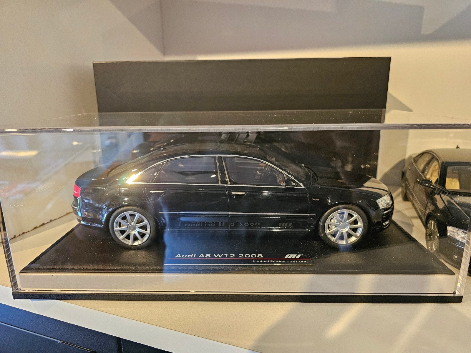MOTORHELIX AUDI A8 W12 1:18 - Limited Edition 125/299, Ophalen of Verzenden, Zo goed als nieuw, Auto, Overige merken