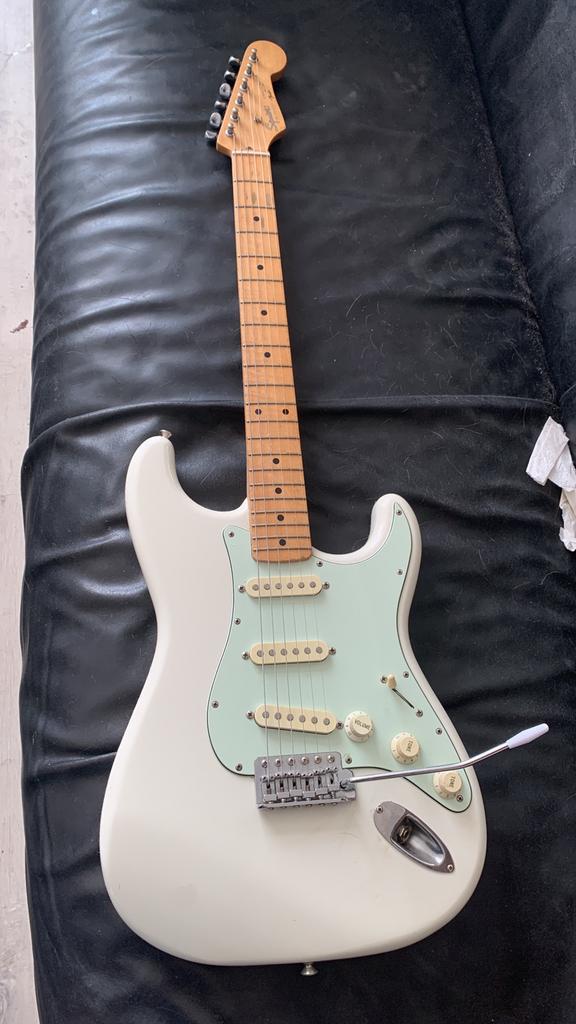 Squier JAPAN ストラトキャスター　silver シリーズ　90年代 ≥ Vind fender squier japan in Snaarinstrumenten | Gitaren