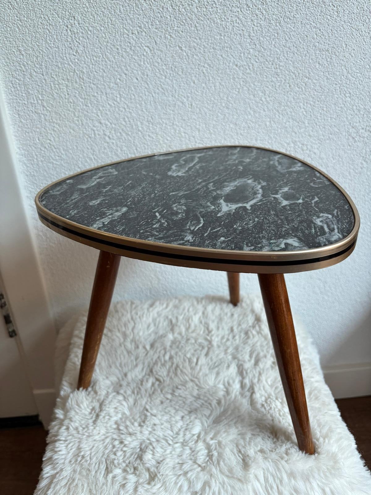 Retro tafeltje, zwart-grijs gemêleerd, 28 cm h, 29 cm dia, Ophalen of Verzenden, Huis en Inrichting
