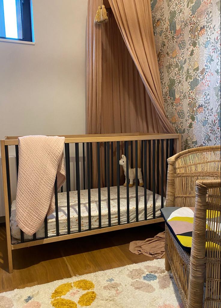 Ikea Sniglar ledikantje met verstelbare bodem, Kinderen en Baby's, Babywiegjes en Ledikanten, Ophalen, Zo goed als nieuw, Ledikant