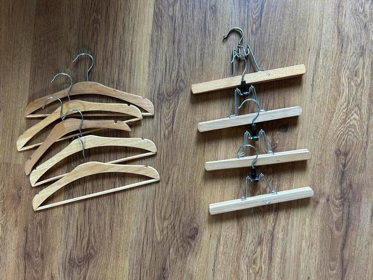 Houten kledinghangers kinderen -  9 stuks, Kleding | Dames, Kledinghangers, Gebruikt, Hout, Kinderen, Ophalen of Verzenden