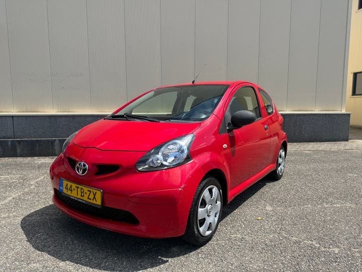 Toyota Aygo 1.0 12V Vvt-i 3DRS MMT 2006 Rood Apple Carplay, Auto's, Voorwielaandrijving, 765 kg, 4 stoelen, 68 pk