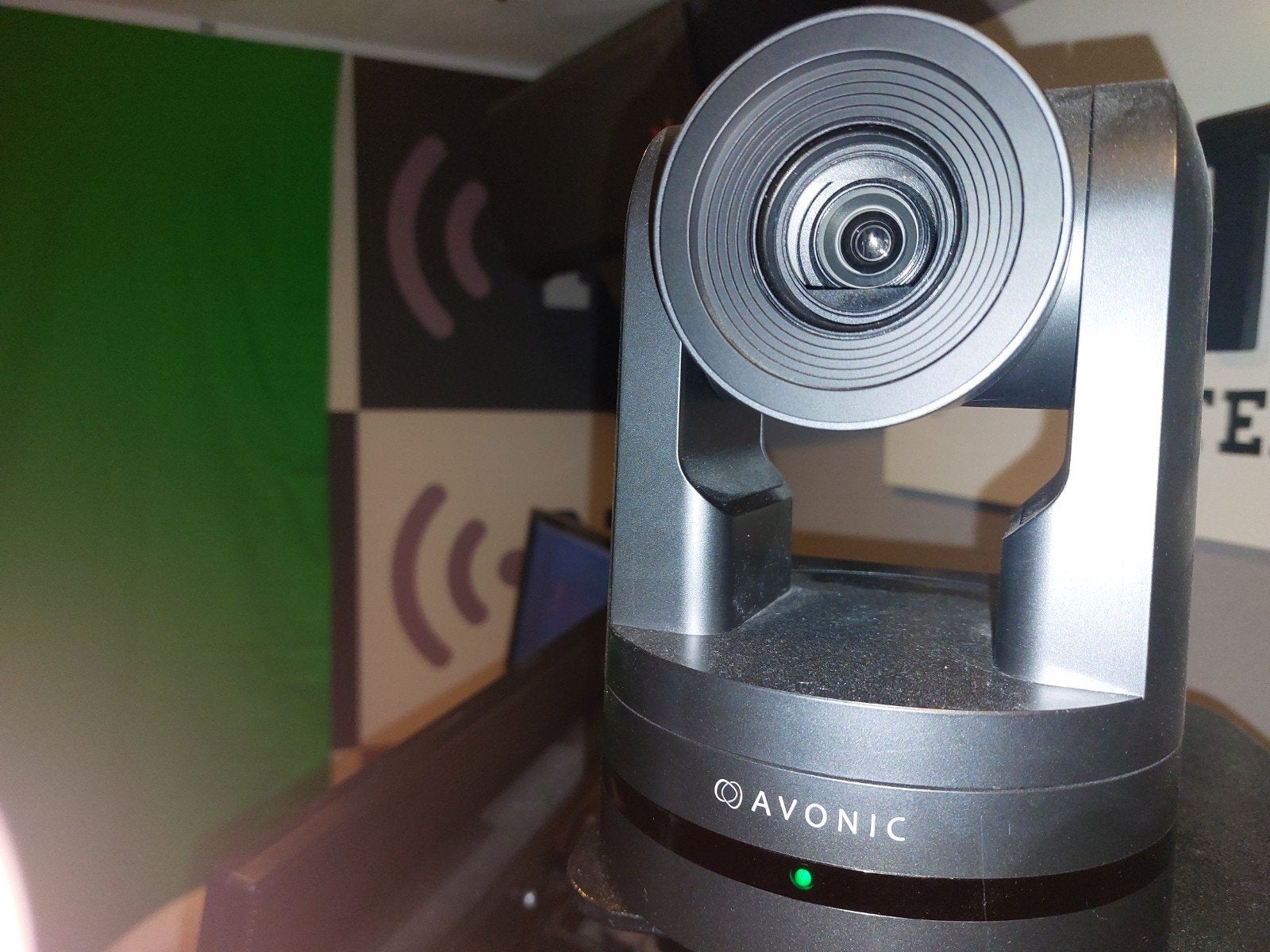 Te koop 2 x Avonic Utp Usb ptz camera's per stuk €200, Ophalen of Verzenden
