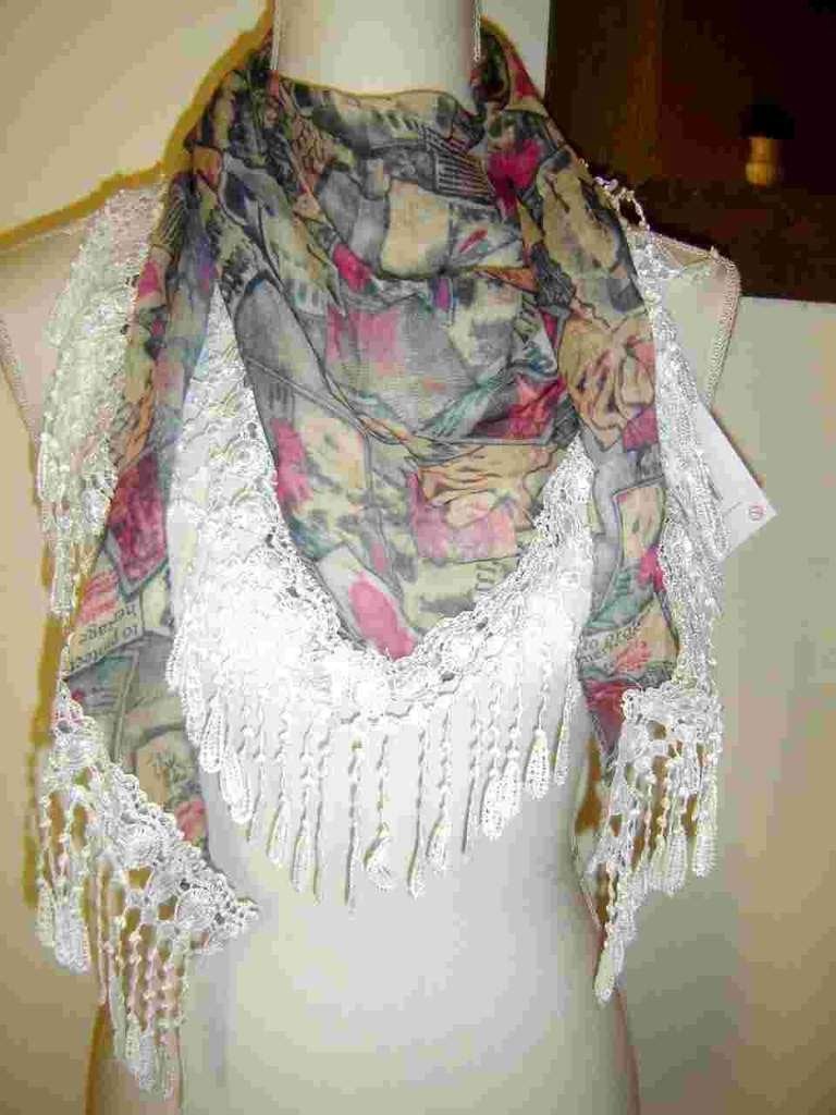 TRENDY sjaaltje met gave print en gehaakte rand - nieuw!!, Kleding | Dames, Mutsen, Sjaals en Handschoenen, Ophalen of Verzenden