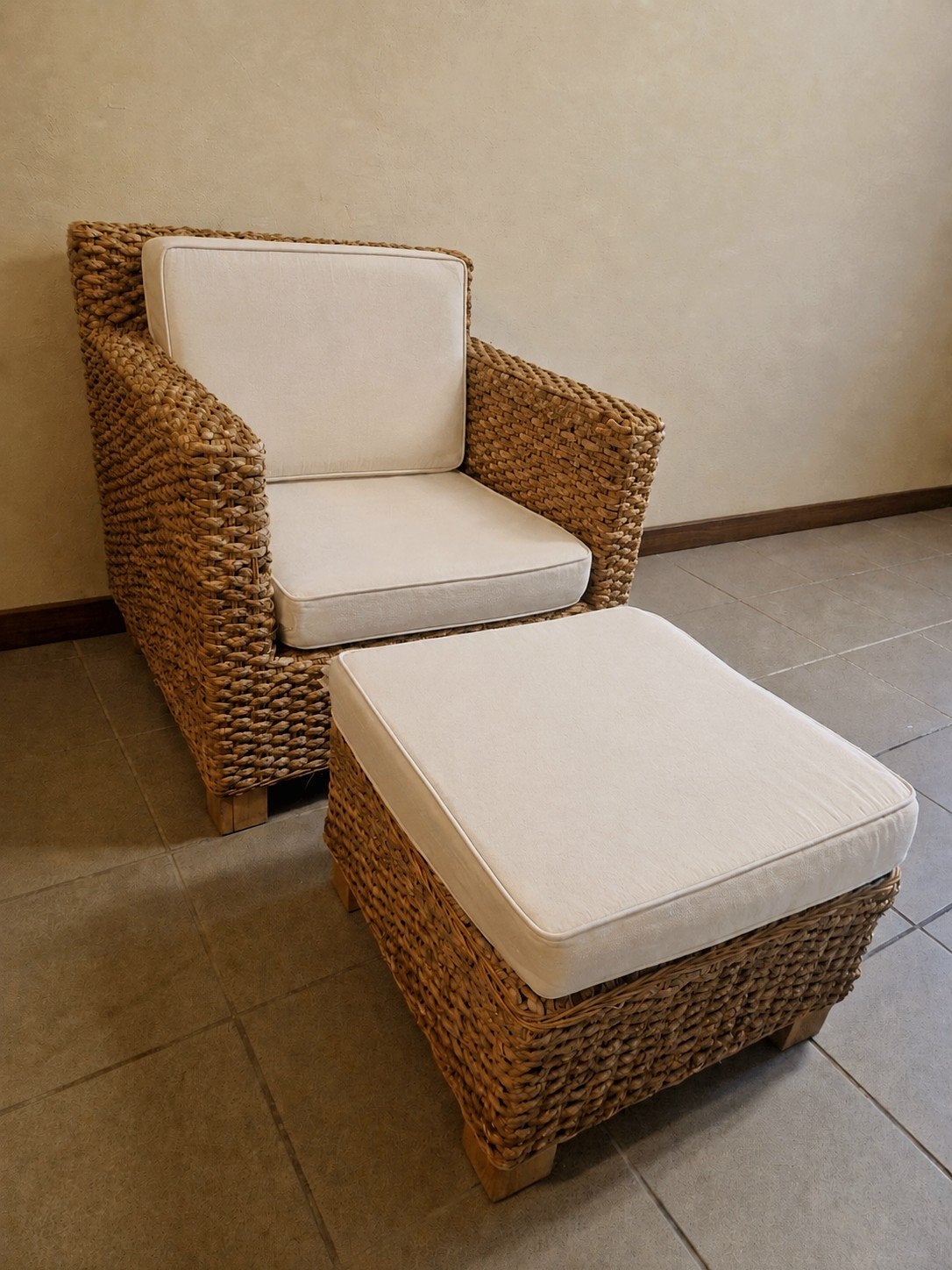 Rieten stoel / fauteuil met voetenbankje (bohemian / ibiza), Ophalen, Minder dan 75 cm, Landelijke, Bohemian, Zo goed als nieuw