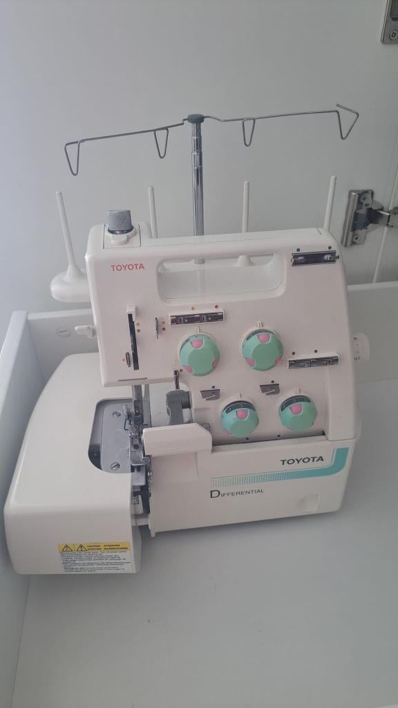 Toyota overlock machine, Ophalen of Verzenden, Lockmachine, Overige merken