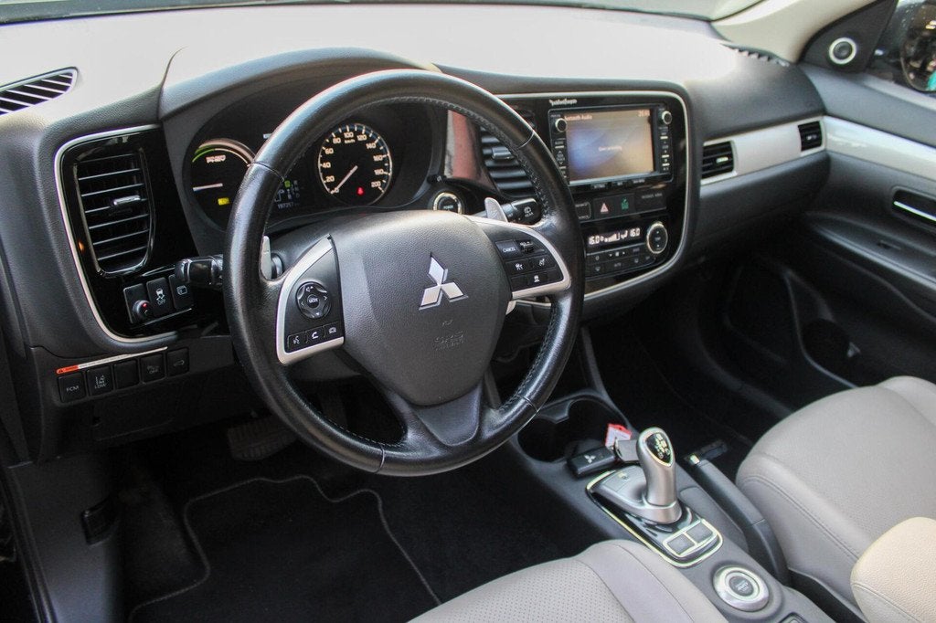 Mitsubishi Outlander 2.0 PHEV Instyle+|KEYLESS|CAM|PANO|VOL+, Auto's, 4 cilinders, Met garantie (alle), Zwart, Bedrijf
