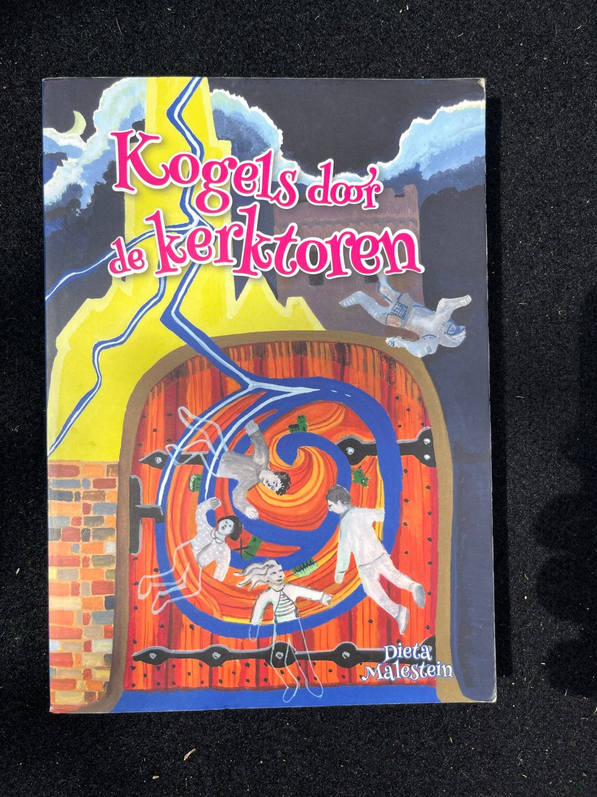 Kogels door de Kerktoren - Dieta Malestein, Ophalen of Verzenden, Gelezen, Fictie