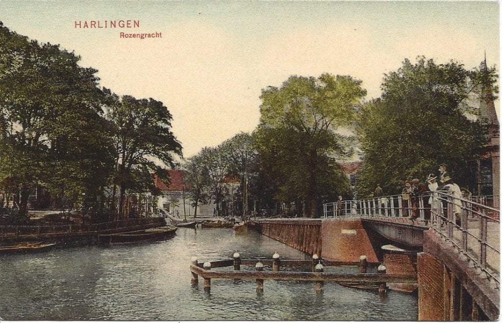 Harlingen (Frl.) Rozengracht, Volk op de brug, Ophalen of Verzenden, Voor 1920, Ongelopen, Friesland