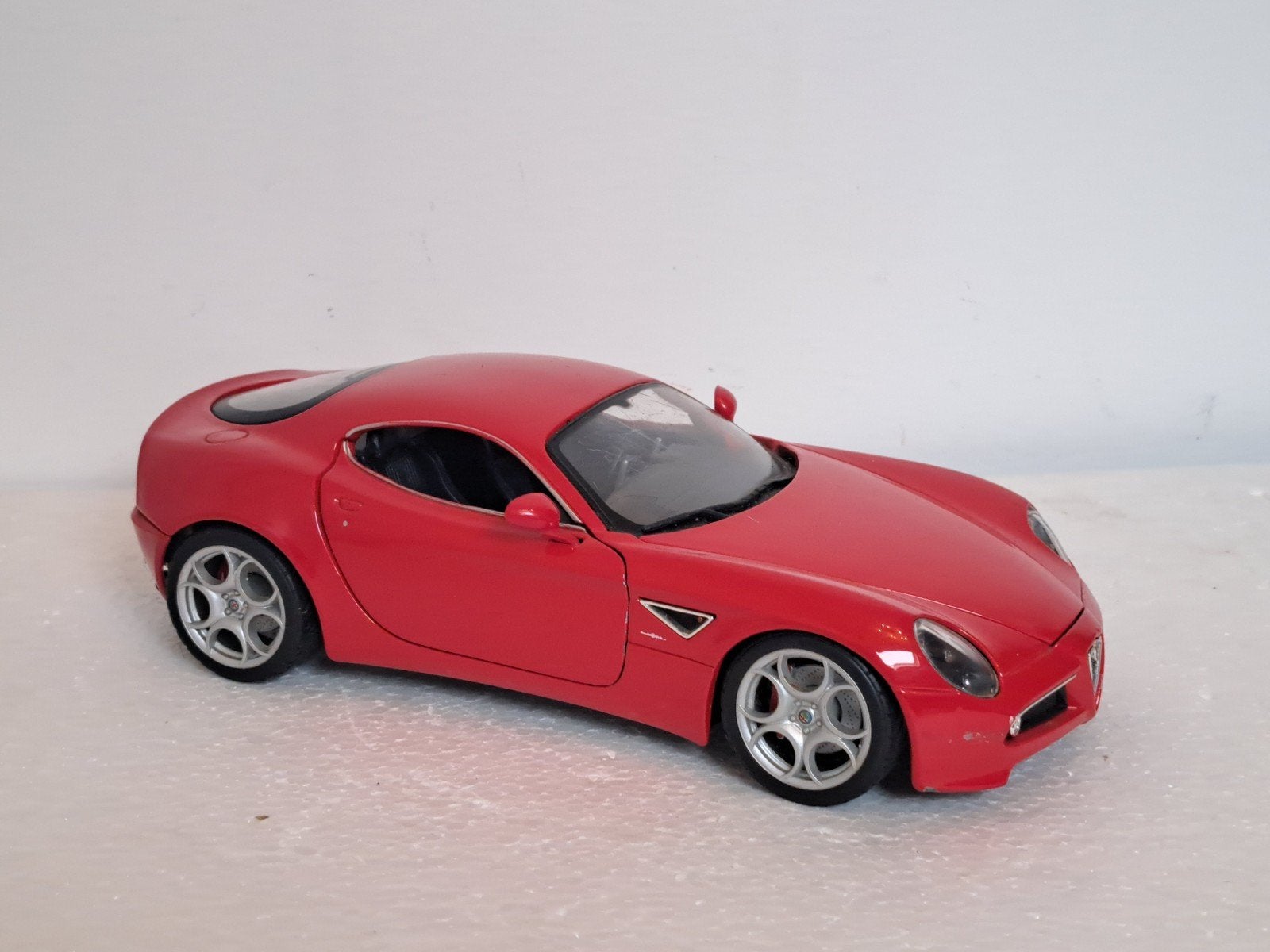 Alfa Romeo 8C Competizione Rood 1/18 Bburago, Ophalen of Verzenden, Gebruikt, Auto, Bburago