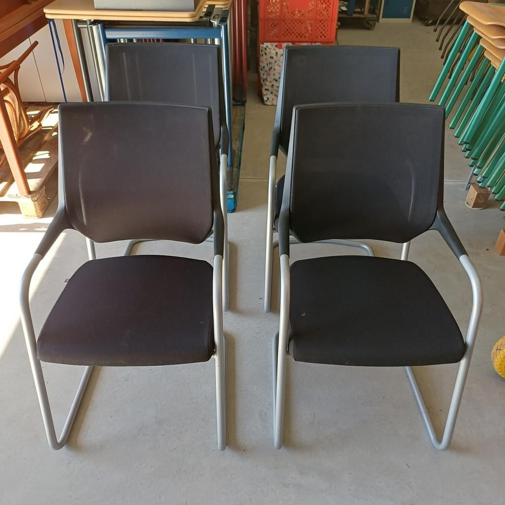 4 x kantoor kantine stoelen met armleuningen., Ophalen, Gebruikt, Bruin, Vijf, Zes of meer stoelen