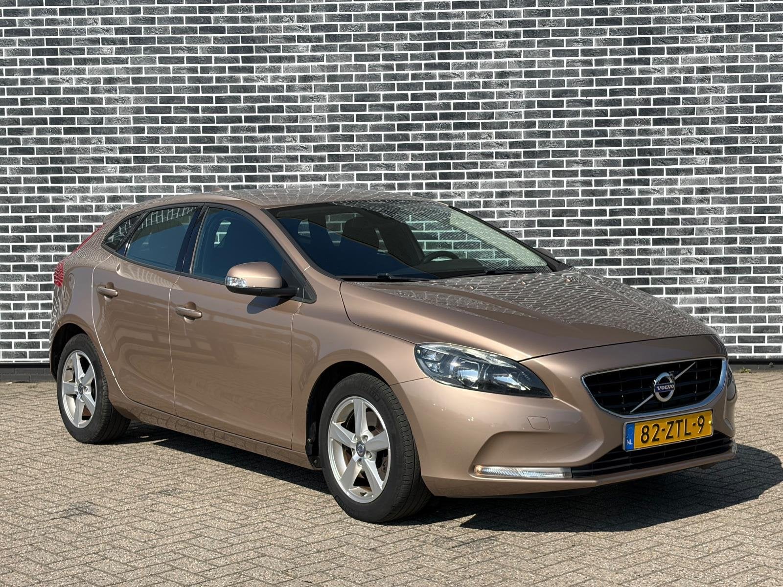 Volvo V40 1.6 T3 Kinetic | Trekhaak | RTI Navigatie | High P, Auto's, Volvo, Stof, Gebruikt, 4 cilinders, Origineel Nederlands